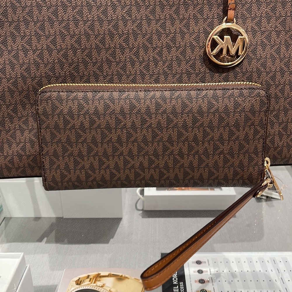 Michael Kors Jet Set Travel Large Travel CONTINENTAL wallet-wristlet-phoneholder - Picture 13 of 16